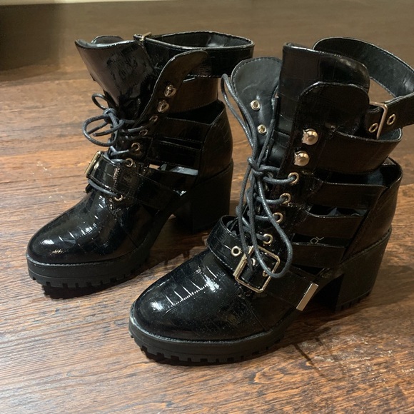 Stylish Combat Boot - Picture 3 of 3